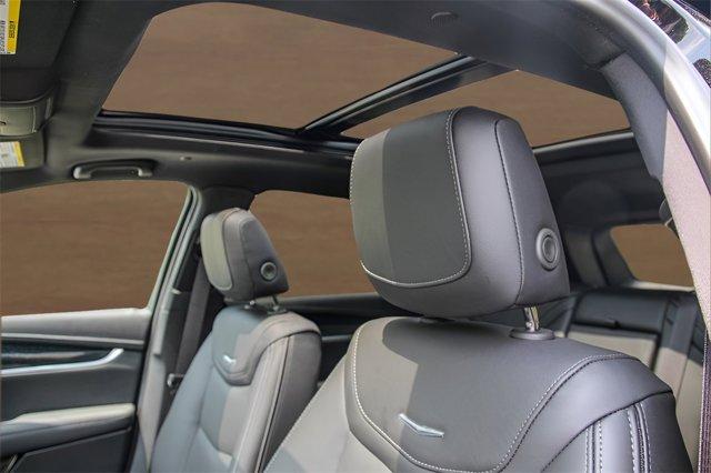 new 2025 Cadillac XT5 car, priced at $50,090