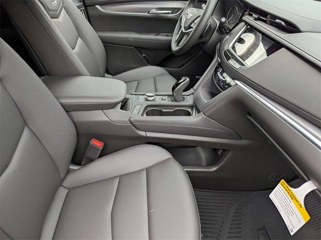 new 2025 Cadillac XT5 car, priced at $47,039