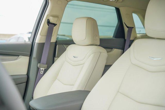 new 2025 Cadillac XT5 car, priced at $57,185