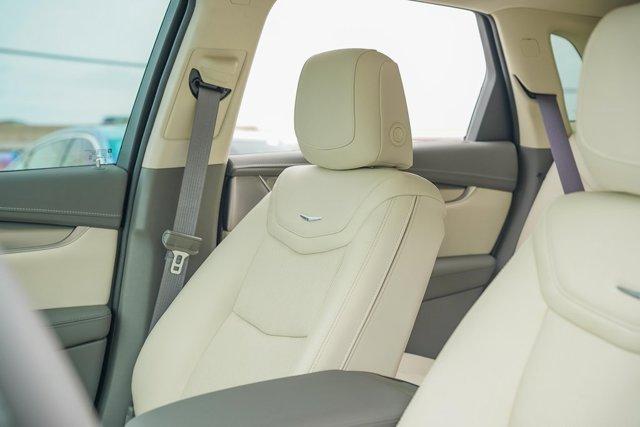 new 2025 Cadillac XT5 car, priced at $59,090