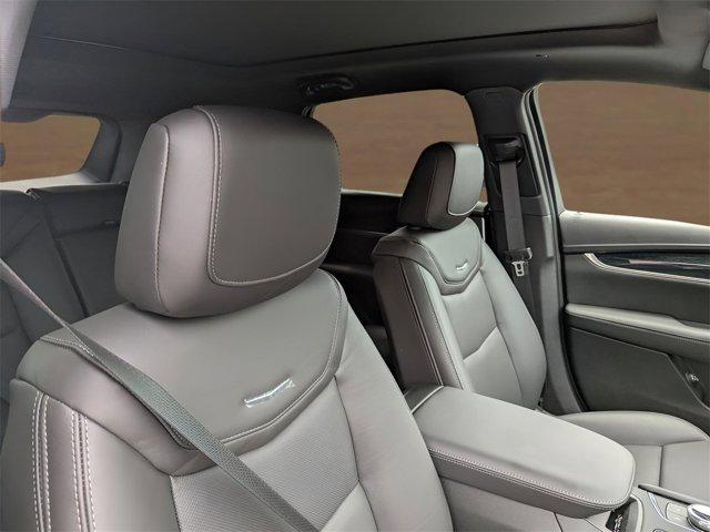 new 2025 Cadillac XT5 car, priced at $55,515