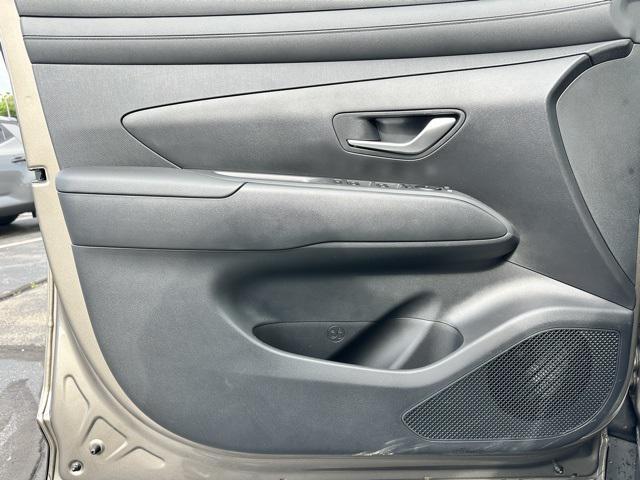 new 2025 Hyundai TUCSON Hybrid car, priced at $38,435