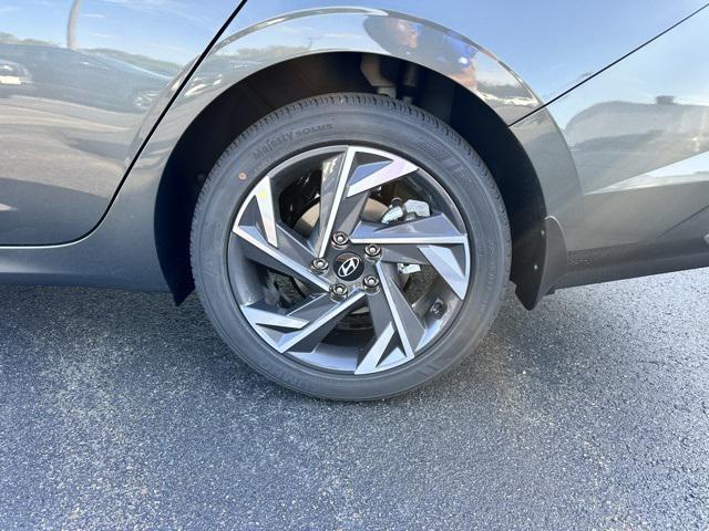 new 2025 Hyundai Elantra car, priced at $25,120