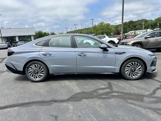 new 2025 Hyundai Sonata Hybrid car, priced at $33,053