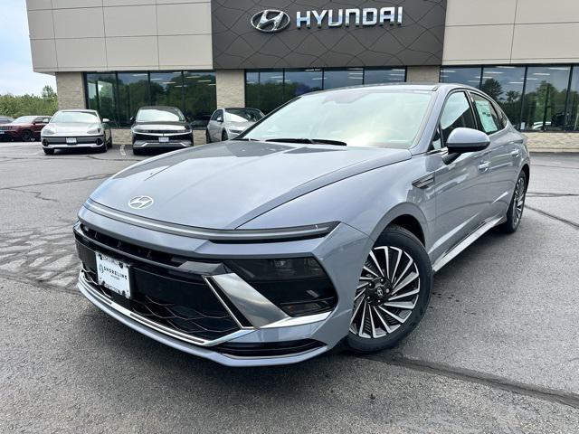new 2025 Hyundai Sonata Hybrid car, priced at $33,053