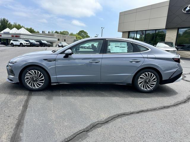 new 2025 Hyundai Sonata Hybrid car, priced at $33,053