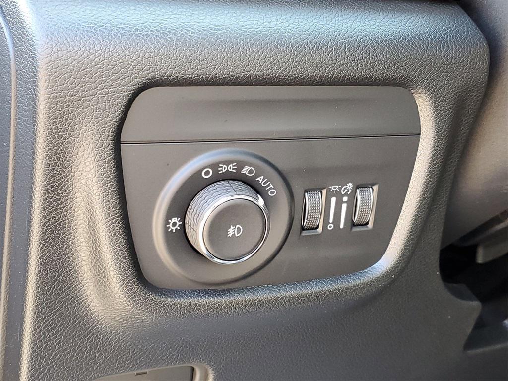 new 2025 Jeep Grand Cherokee car, priced at $49,415