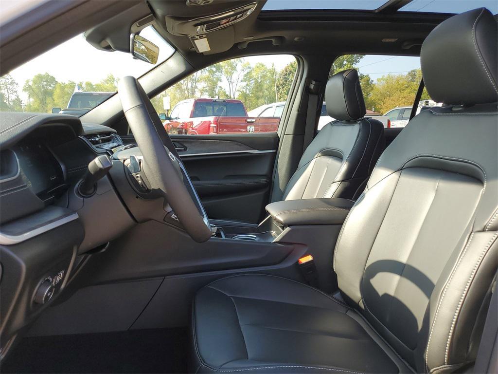 new 2025 Jeep Grand Cherokee car, priced at $49,415