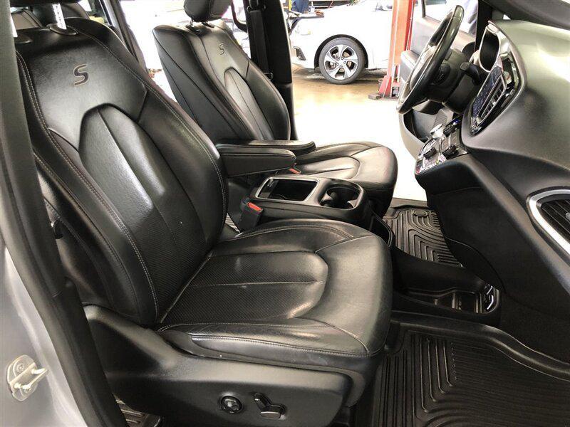used 2018 Chrysler Pacifica car, priced at $11,995