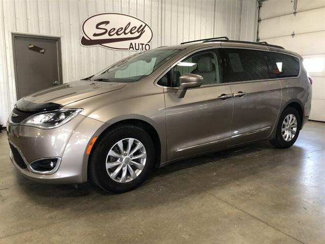 used 2017 Chrysler Pacifica car, priced at $13,995