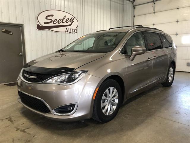 used 2017 Chrysler Pacifica car, priced at $13,995