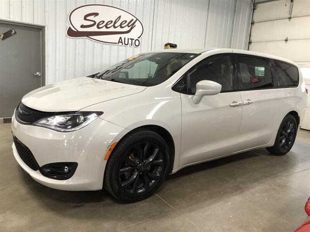 used 2020 Chrysler Pacifica car, priced at $17,995