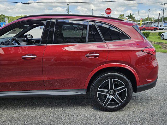 new 2025 Mercedes-Benz GLC 300 car, priced at $59,985