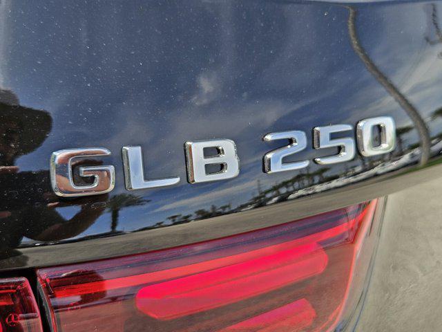 new 2025 Mercedes-Benz GLB 250 car, priced at $52,385