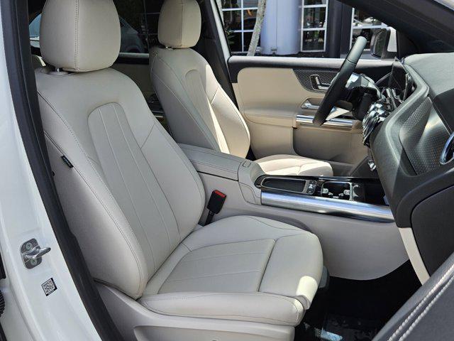 new 2025 Mercedes-Benz GLA 250 car, priced at $45,845