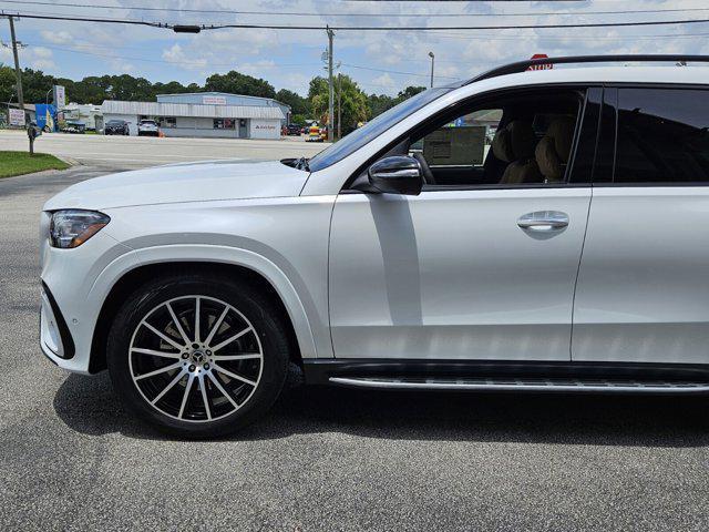 new 2025 Mercedes-Benz GLS 580 car, priced at $122,675