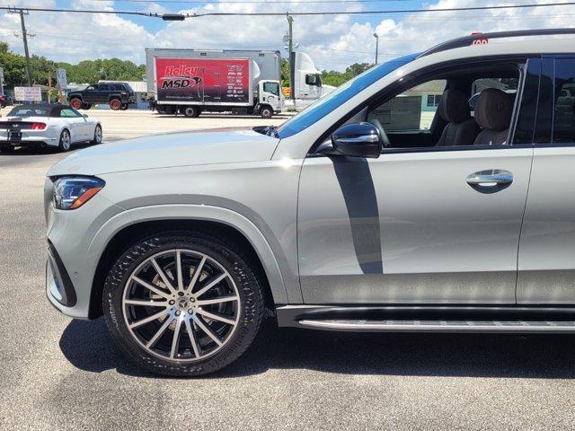 new 2024 Mercedes-Benz GLS 580 car, priced at $119,040