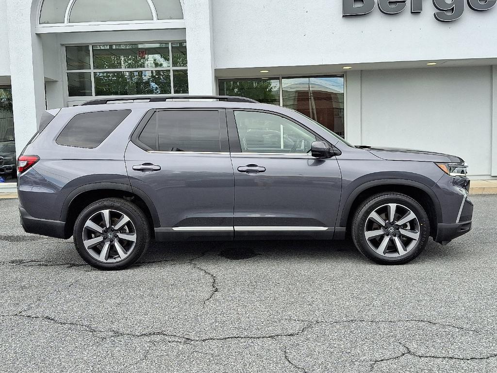 used 2025 Honda Pilot car, priced at $46,933