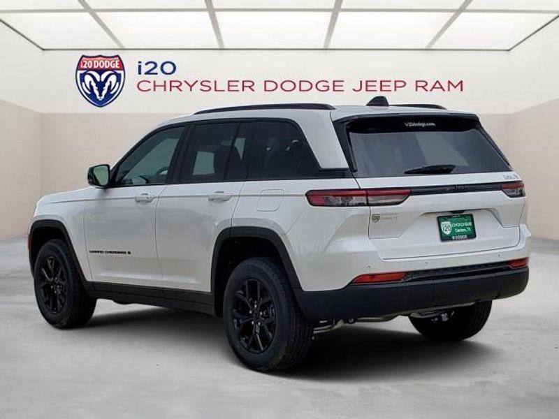 new 2024 Jeep Grand Cherokee car, priced at $42,843