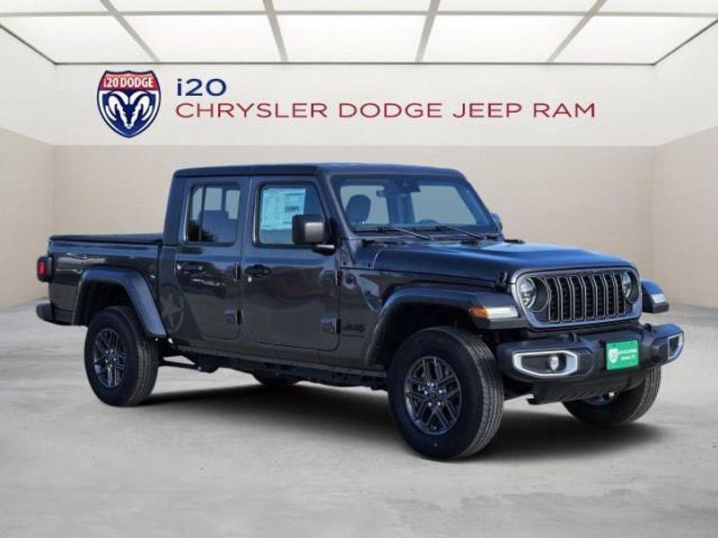 new 2024 Jeep Gladiator car, priced at $51,592