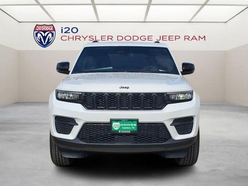 new 2024 Jeep Grand Cherokee car, priced at $43,931