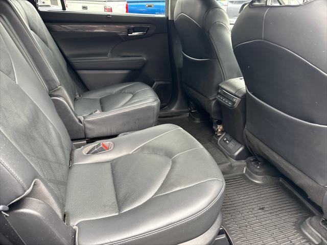 used 2020 Toyota Highlander car, priced at $27,900