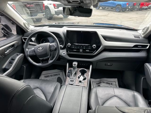 used 2020 Toyota Highlander car, priced at $27,900