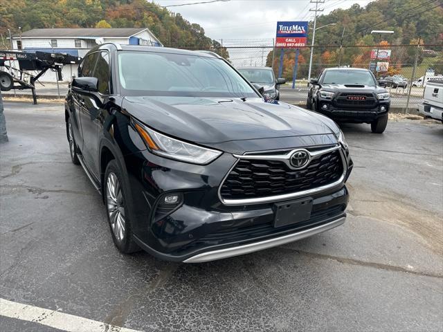 used 2020 Toyota Highlander car, priced at $27,900