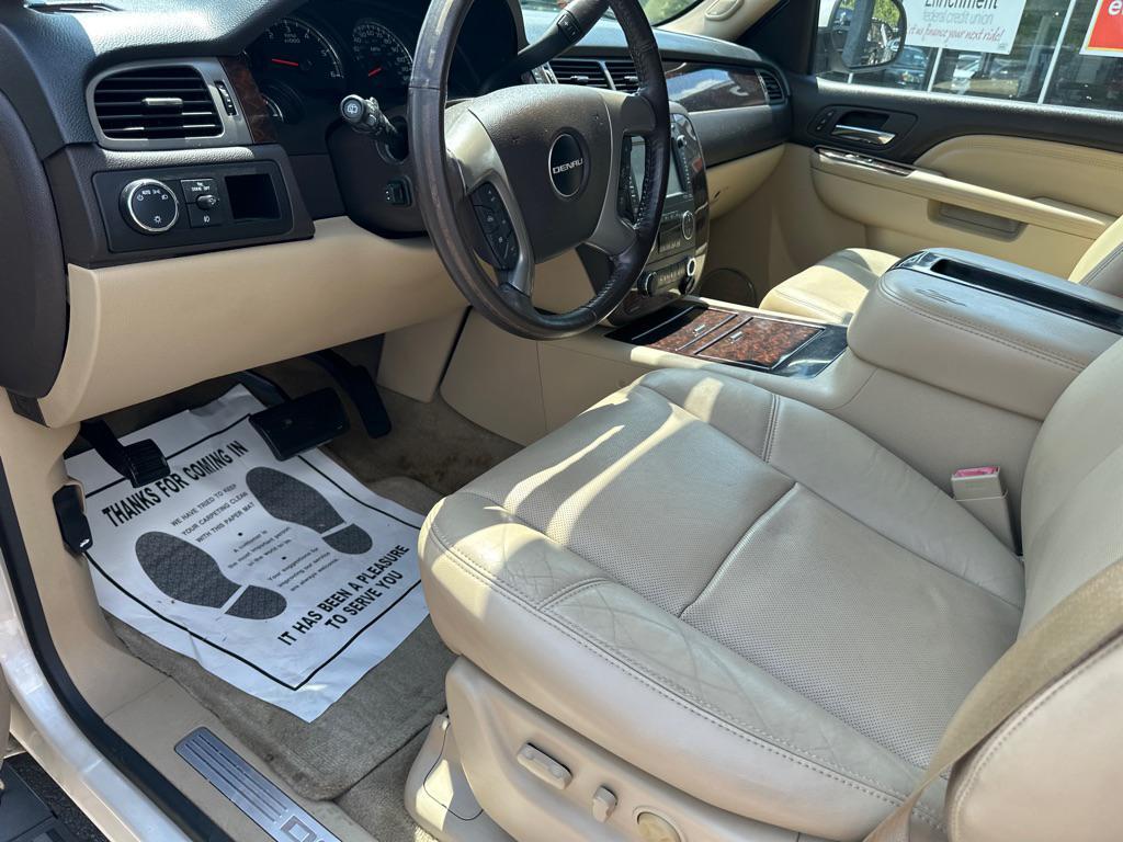 used 2013 GMC Yukon car, priced at $12,900