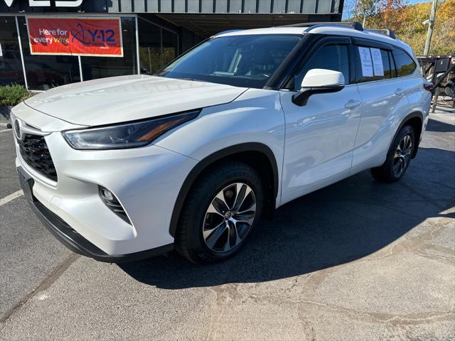 used 2021 Toyota Highlander car, priced at $25,900