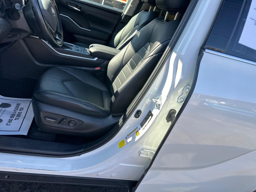 used 2021 Toyota Highlander car, priced at $24,500