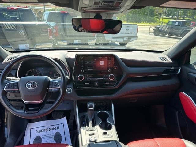 used 2021 Toyota Highlander car, priced at $35,900