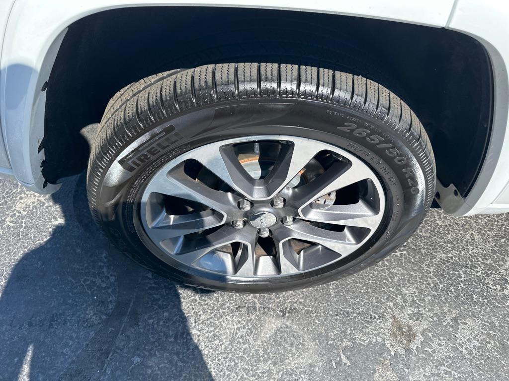 used 2017 Jeep Grand Cherokee car, priced at $13,900