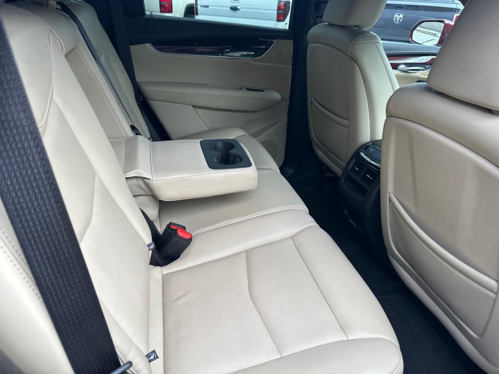 used 2018 Cadillac XT5 car, priced at $11,900