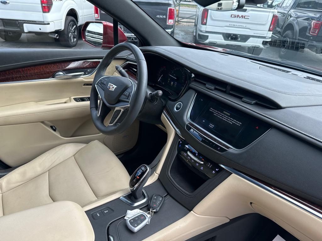used 2018 Cadillac XT5 car, priced at $11,900