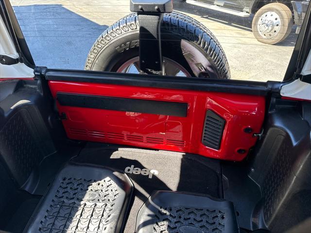 used 2015 Jeep Wrangler Unlimited car, priced at $17,900