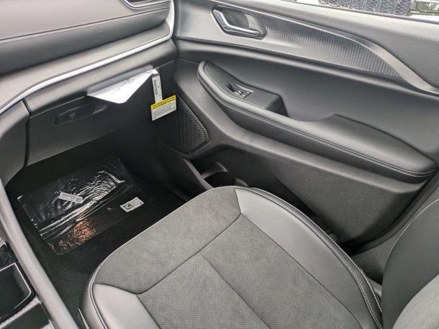 new 2025 Jeep Grand Cherokee car, priced at $37,225