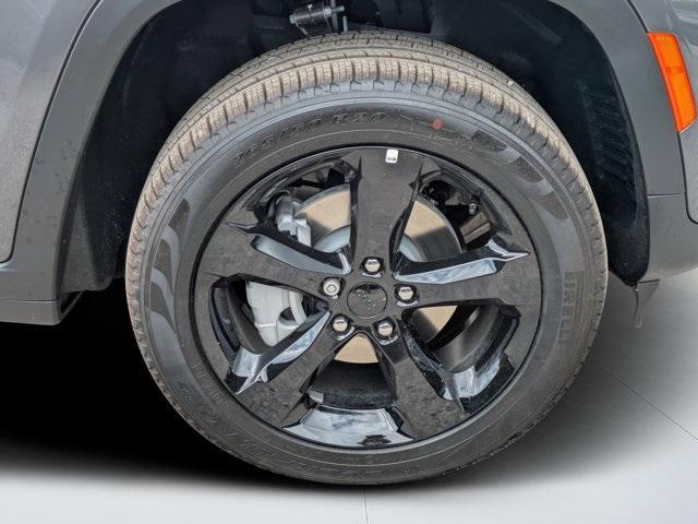 new 2025 Jeep Grand Cherokee car, priced at $38,220