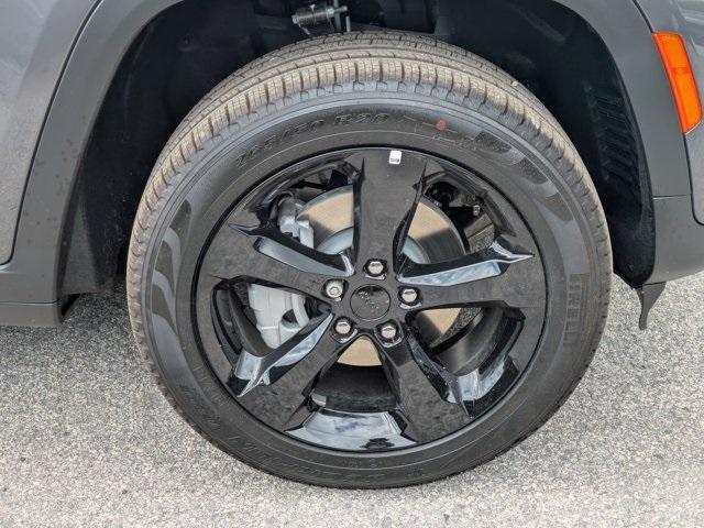 new 2025 Jeep Grand Cherokee car, priced at $38,220