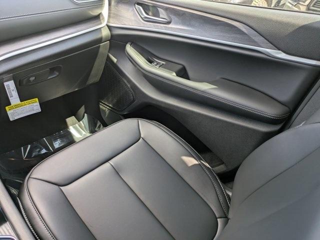 new 2025 Jeep Grand Cherokee car, priced at $40,735