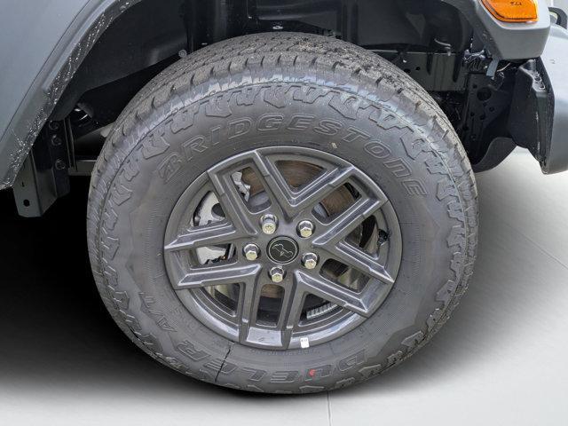 new 2025 Jeep Gladiator car, priced at $37,880