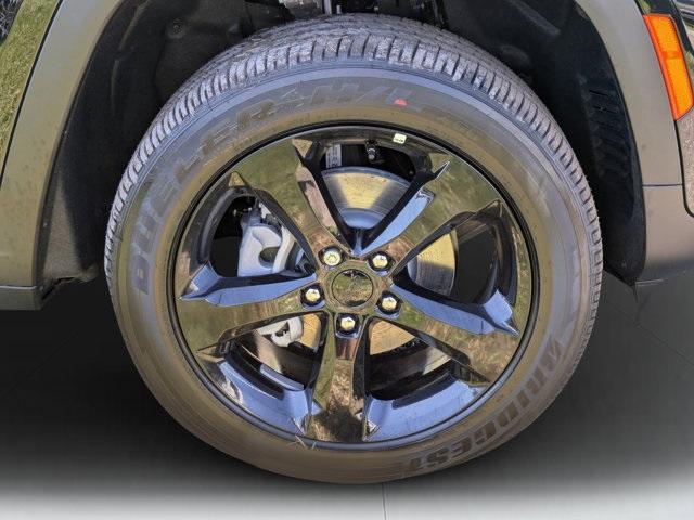 new 2025 Jeep Grand Cherokee car, priced at $37,370