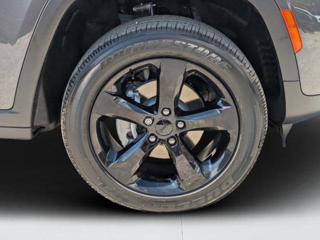 new 2025 Jeep Grand Cherokee car, priced at $35,875