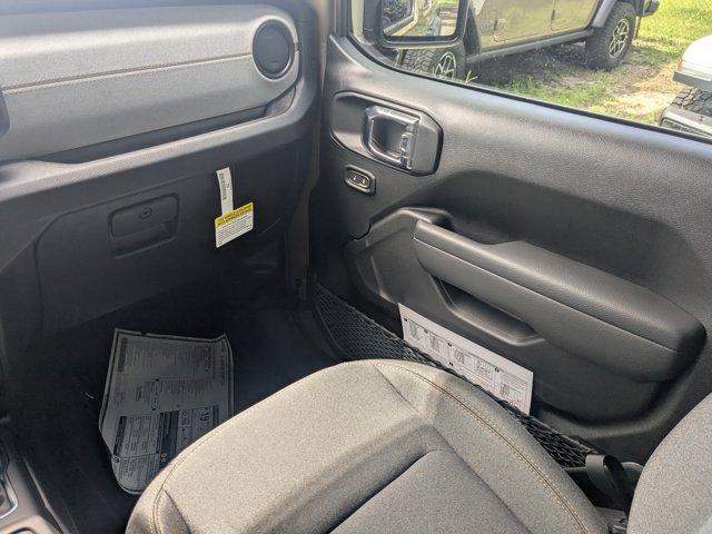 new 2025 Jeep Gladiator car, priced at $34,190
