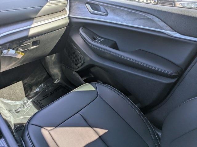new 2025 Jeep Grand Cherokee car, priced at $36,220