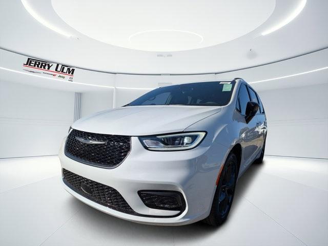 new 2026 Chrysler Pacifica car, priced at $51,065