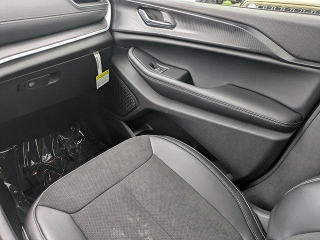 new 2025 Jeep Grand Cherokee car, priced at $36,275