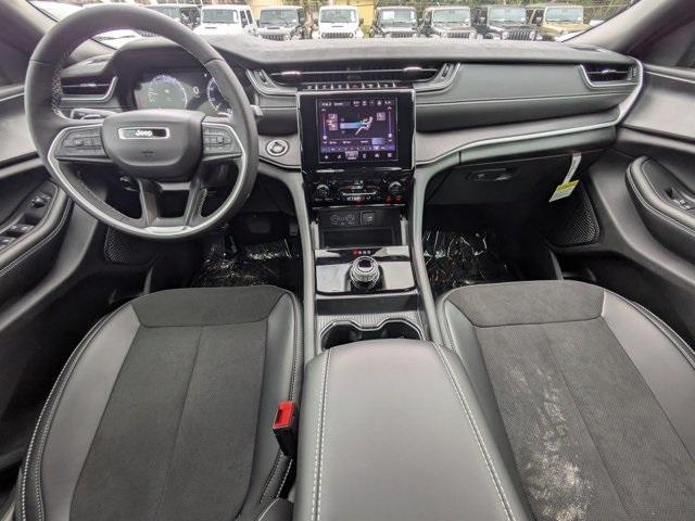 new 2025 Jeep Grand Cherokee car, priced at $36,275