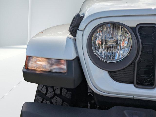 new 2025 Jeep Gladiator car, priced at $38,090