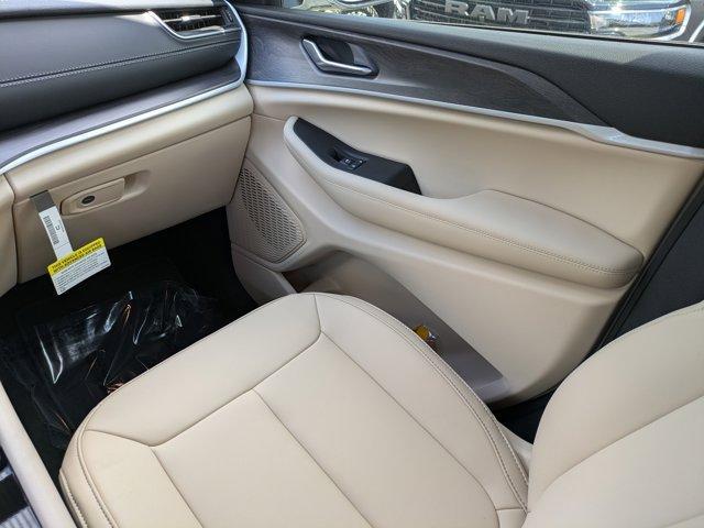 new 2025 Jeep Grand Cherokee car, priced at $43,287